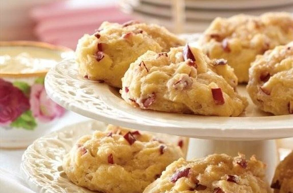 Red-Prince-Apple-Gem-Scones-with-Clotted-Cream-575×435