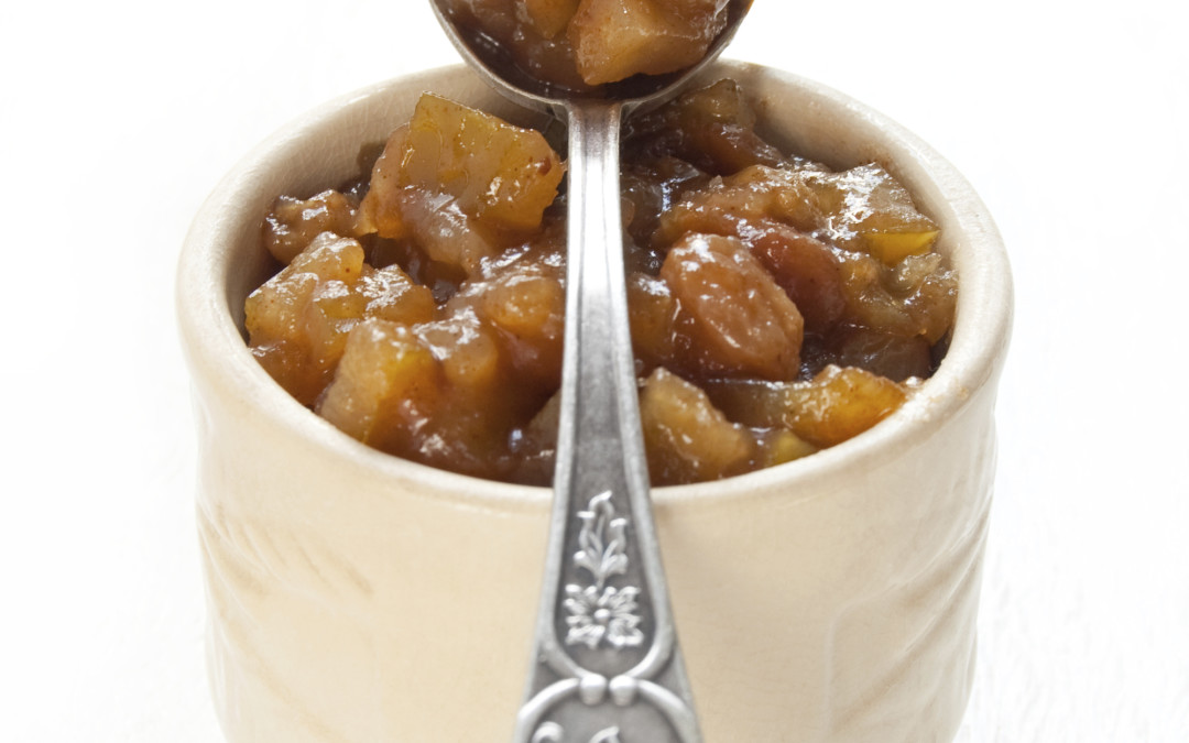 Red Prince® Apple Raisin Chutney with Baked Cinnamon Pita Chips