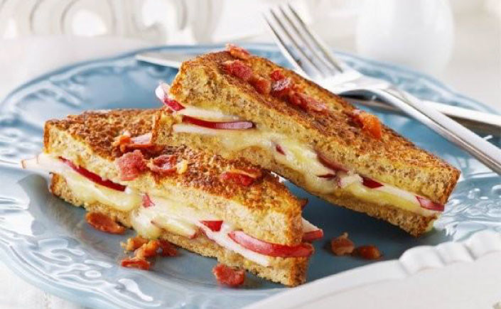 Pain perdu garni aux pommes Red Prince et au cheddar